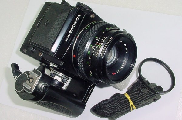 BRONICA ETRS 120 Film SLR Medium Format Camera + ZENZANON-PE 75/2.8 Lens + SG