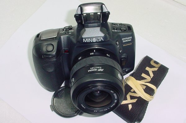 Minolta Dynax 500si Super 35mm Film SLR Camera with 35-70mm F/3.5-4.5 Zoom Lens