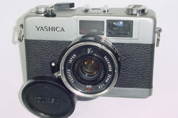YASHICA 35-ME 35mm Film Compact Camera with 38mm f/2.8 Lens