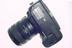Nikon D7000 16.2MP DSLR Camera + 18-70mm F/3.5-4.5 G ED DX AF-S Zoom Lens