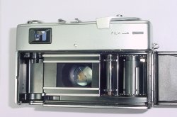 minolta HI-MATIC 9 Easy Flash Rangefinder 35mm Film Camera with 45mm F/1.7 Lens