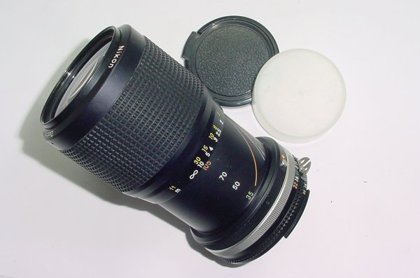 Nikon 35-105mm f3.5-4.5 Zoom-NIKKOR AIs Zoom Manual Focus Lens